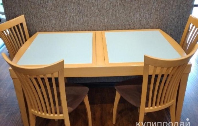 Стол и стулья